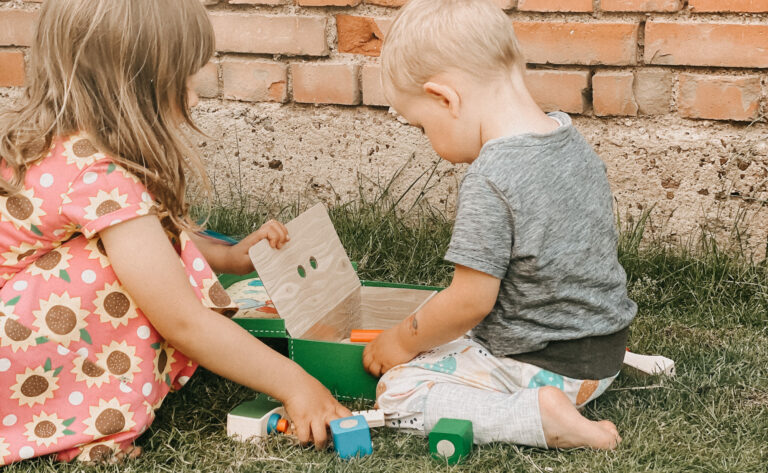 Geschwisterspielzeug – gemeinsam spielen, wachsen und lernen